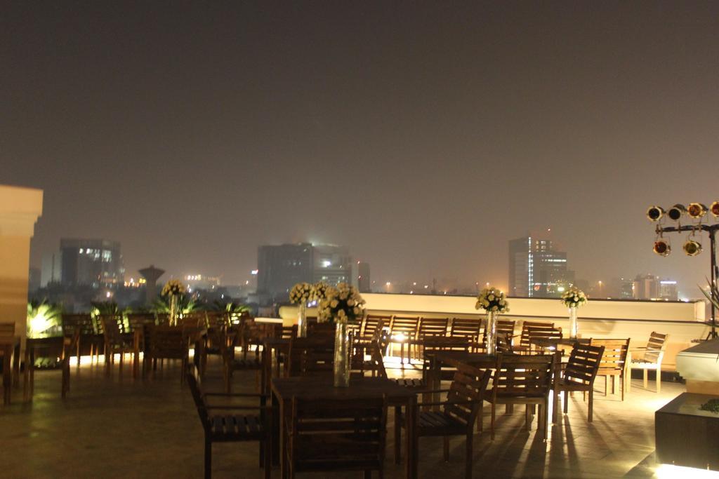 The Pllazio Hotel Gurgaon Eksteriør billede