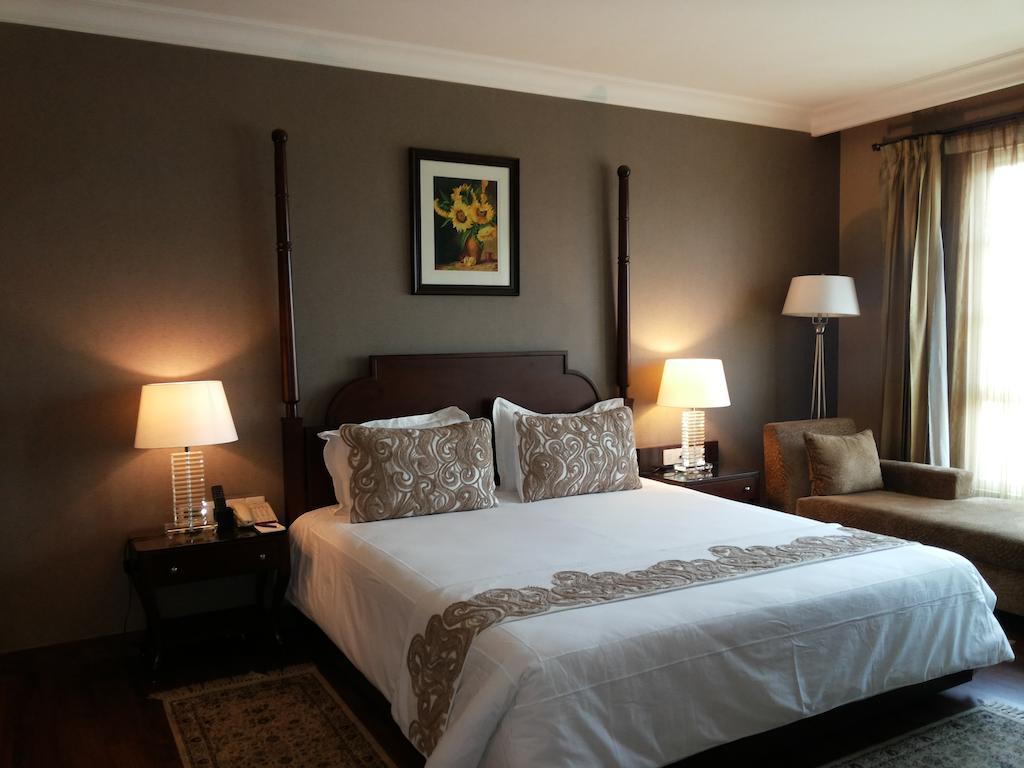The Pllazio Hotel Gurgaon Eksteriør billede